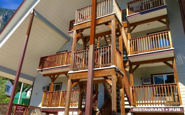 Peaks Lodge