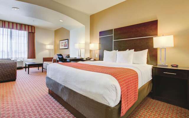 La Quinta Inn & Suites by Wyndham Denver Gateway Park