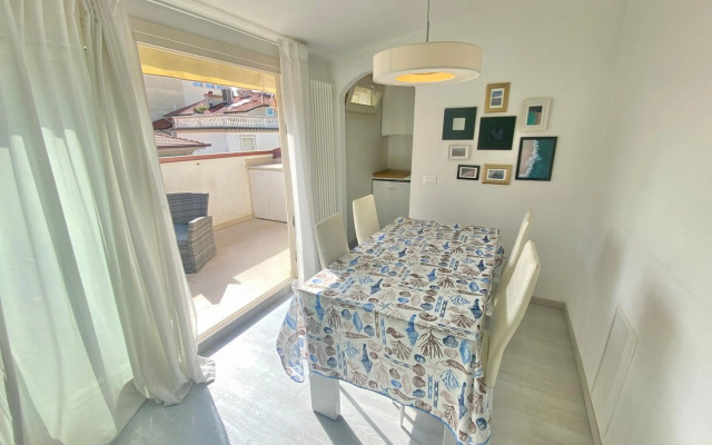 BeachFront Attic Apartment - access to private beach club