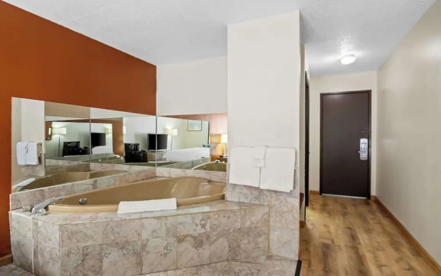 Econo Lodge Manistee