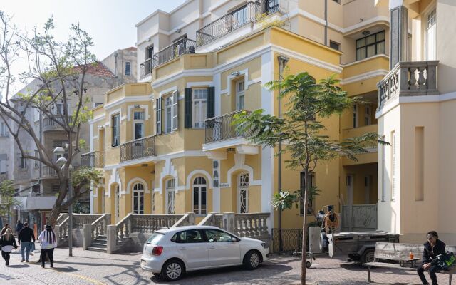 Chic and Sunny in the Heart of Tel Aviv