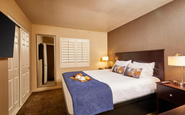 Scottsdale Plaza Resort