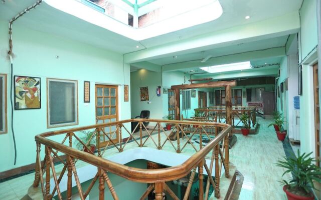 OYO Flagship 19120 The Classio Guest House