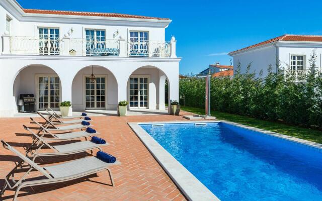 Posh Villa in Vabriga with High-End Kitchen & Pool