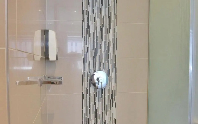 Sandton Skye Unit 702