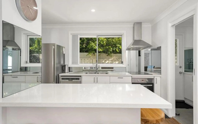Nestled in the National Park Right in the Heart of Husky – Guest Rooms – Huskisson