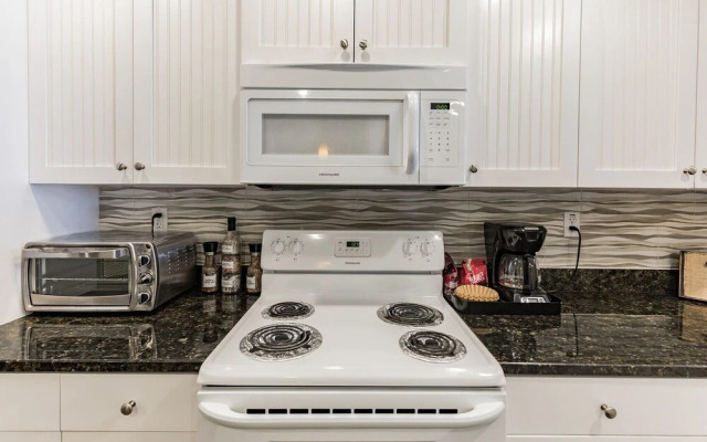 Harbourside Marker 33