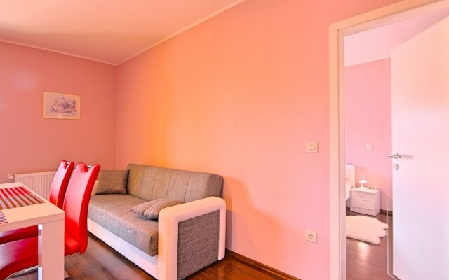Lovely Apartment in Kaštel With Swimming Pool