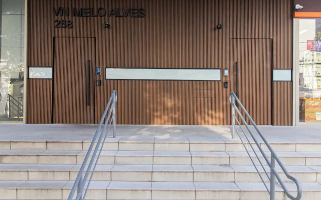 Duplex com piscina e academia