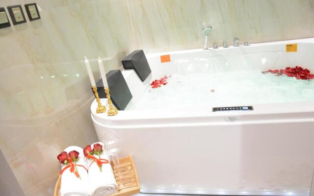 E1 Hotel