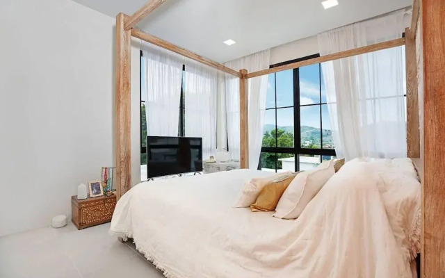 Mediterranean-Asian 3BR Villa Cristina