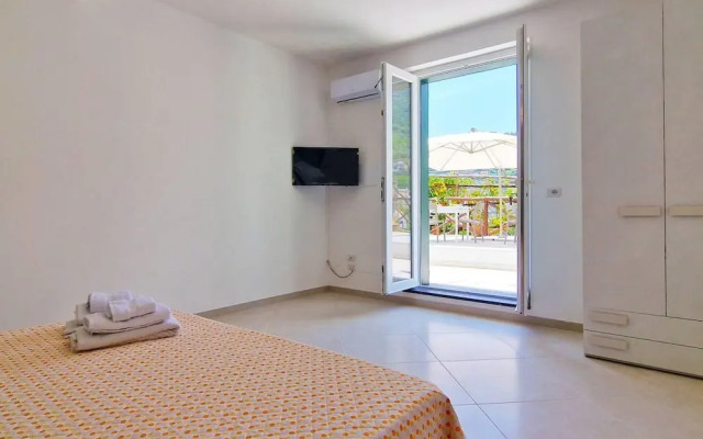 Villa in Lemon Grove With Sea Views & Sea Breeze