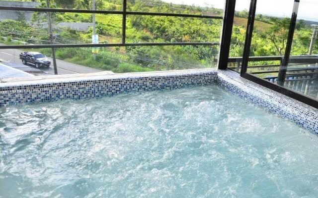 El Renzo Hotel Tagaytay