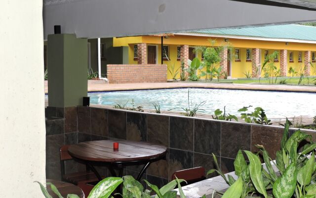 Café Zambezi House of Africa - Hostel