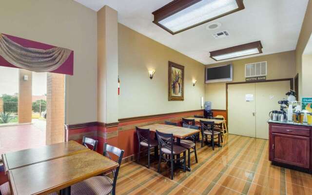 Econo Lodge Inn & Suites Eagle Pass