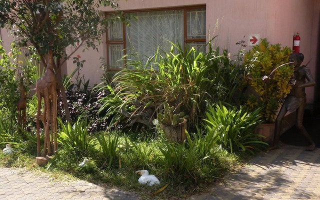 Liya Guest Lodge
