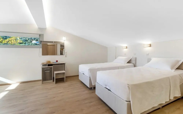 Villa Oasis in Nikiana - Sleep 6 - Pool - Hot Tub
