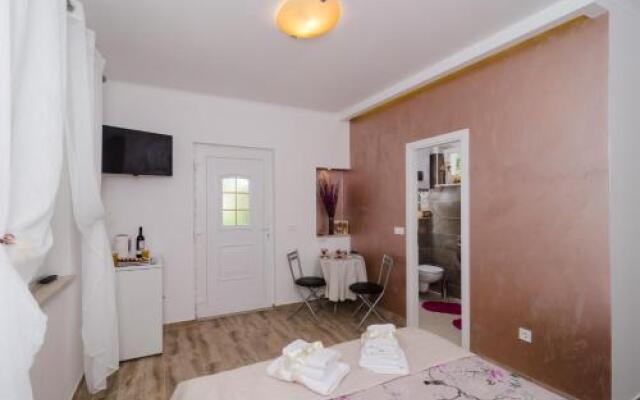 Apartment & Room Lady O