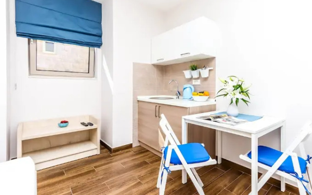 Apartments Maestral