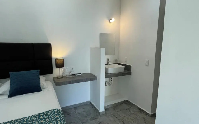 Lavish Studio w Balcony Downtown 3