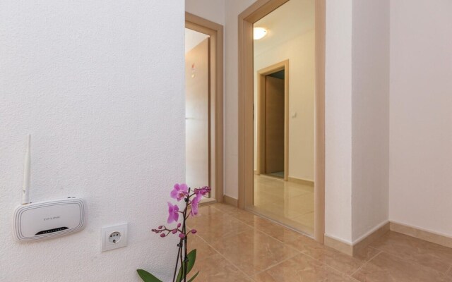 Stunning Home in Baska Voda With Wifi and 1 Bedrooms