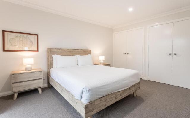 Vancouver's End by the BnB Collection