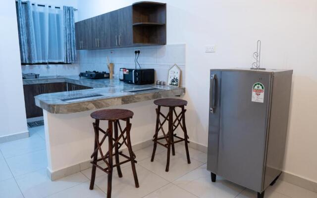 Light House- 1 BR- 43 inch Smart TV- Hot Shower