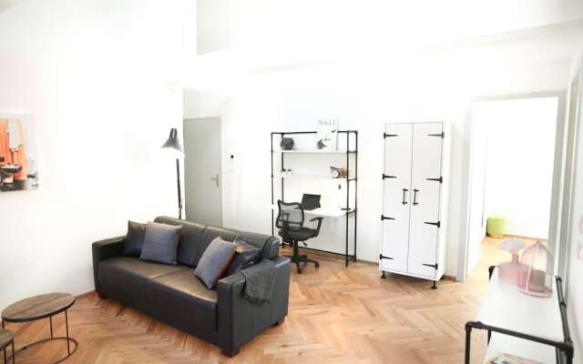 Nest -  Müllerstrasse