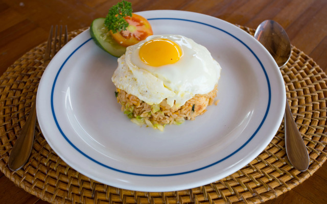 Rijet Villa Beach & Restaurant