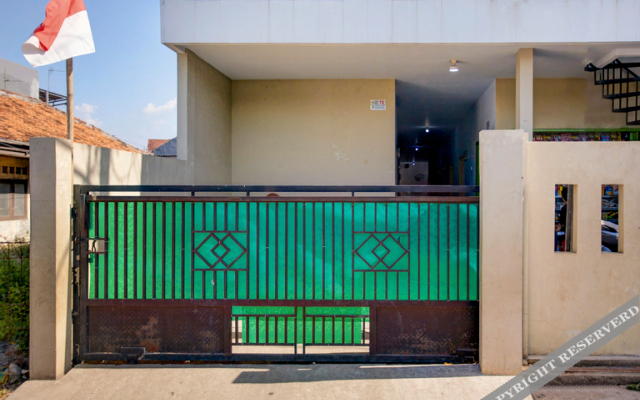 OYO Life 2249 Kost Teman