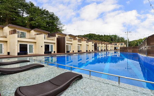 Fanta Cola Resort colabodong