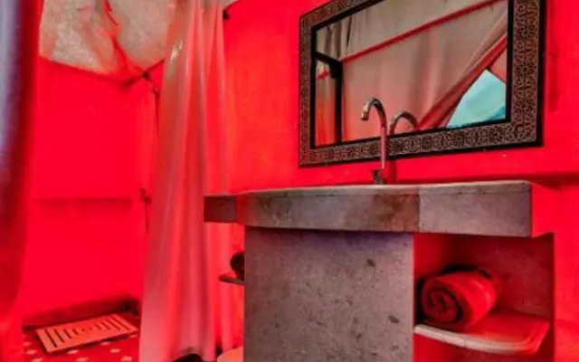 Relaxing desert camp