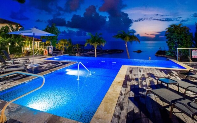 Casa Luna 17 by Grand Cayman Villas & Condos