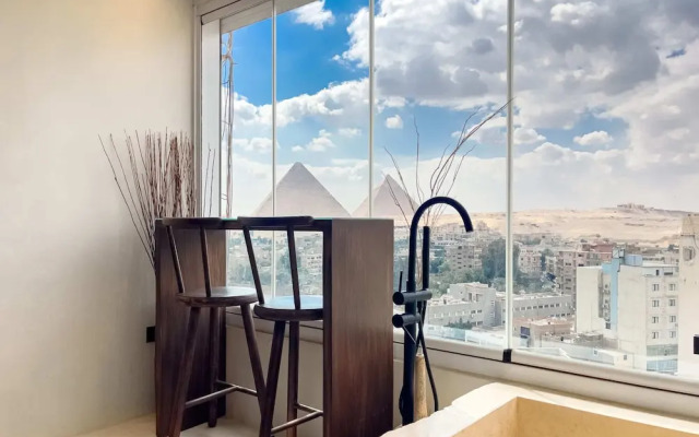 The Pyramids Horizon Studio w/ Bathtub