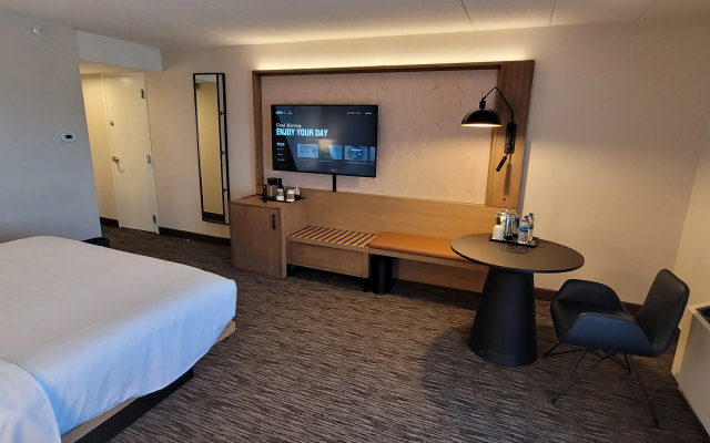 Sheraton Milwaukee Brookfield Hotel