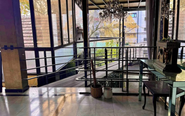 Luxury Family Residence With Free Parking