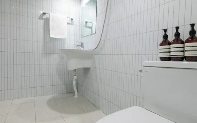 Crashin Yongsan Guesthouse