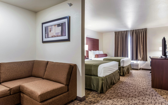 Cobblestone Hotel & Suites - Hutchinson