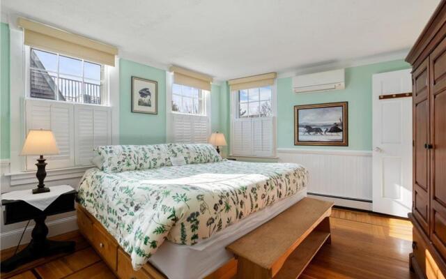 Howland House Inn