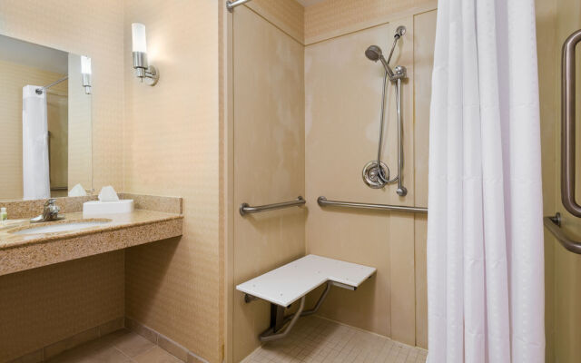 DoubleTree by Hilton Richmond Airport
