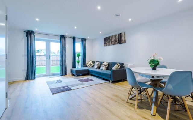 Immaculate 3-bed House in Salford
