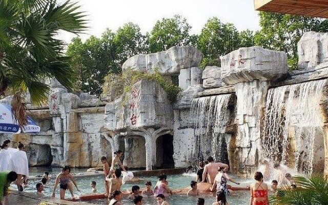 Golden Shuitai Hot Spring