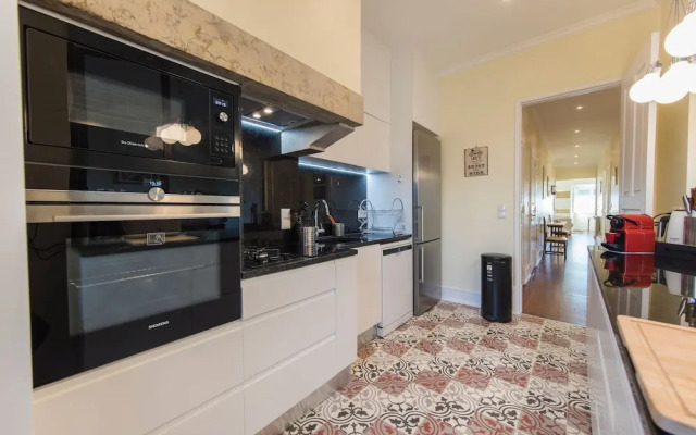 Spacious 4bdr River View