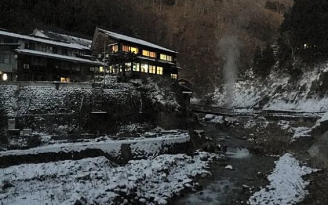 Jigokudani Onsen Korakukan