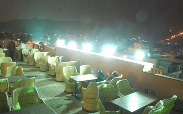 OYO 2105 Hotel Royal Sheraton