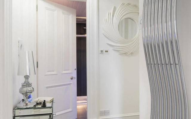 Marks At The Manor Luxury Riverside Apartments - Sleeps up to 4, with Parking and Sky TV