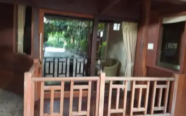 Ruean Mai Chai Khlong