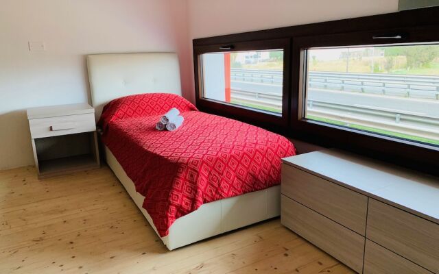 Luxar room