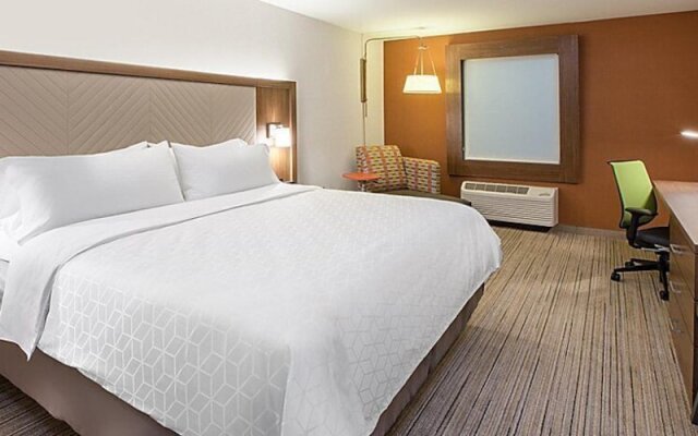 Holiday Inn Express & Suites Madison West Middleton