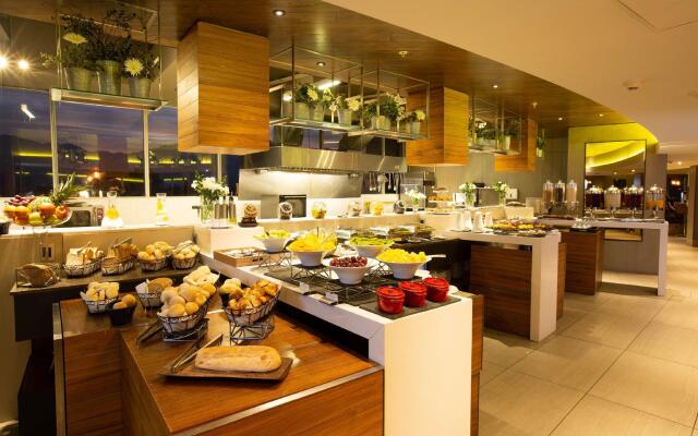 DoubleTree by Hilton Santiago Kennedy